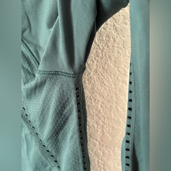 Athleta Green Long Sleeve Tee - Picture 8 of 13